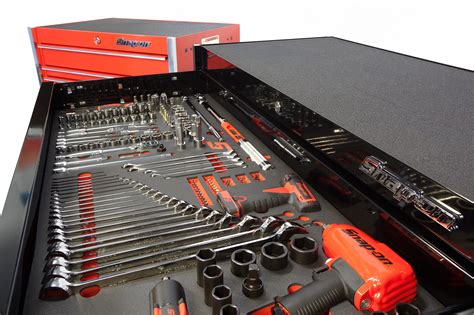 One essential part of any mechanic's <b>tool</b> <b>set</b> is a reliable <b>set</b> of ratchet handles, and <b>Snap</b>-on's entry-level three-piece blue-point series quick-release ratchet. . Snap on set of tools